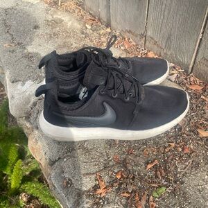 Nike Black and Green Men's Sneakers